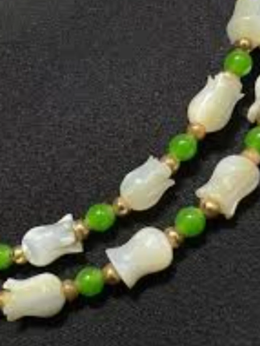 Vintage 1970s Lucite & Jade Beaded Necklace Fairy Pendant Green White Retro - Picture 2 of 10